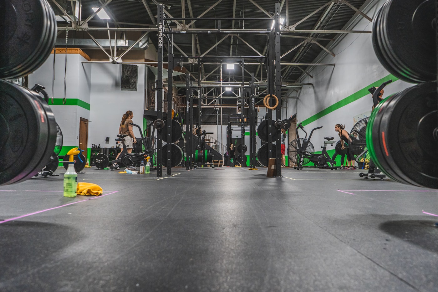Athletes training together in a CrossFit class